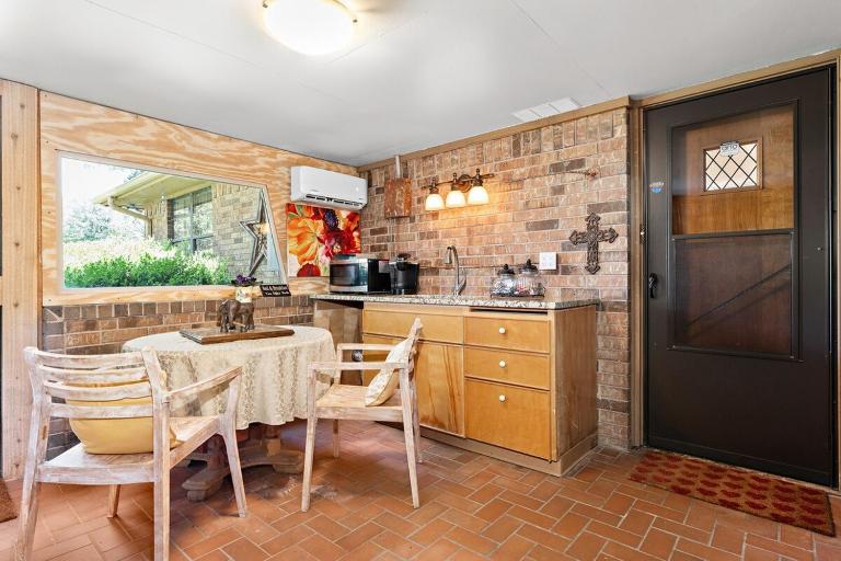 Amazing Grace Luxurious Ranch entire private duplex pet & smoking friendly - B&B Hamilton