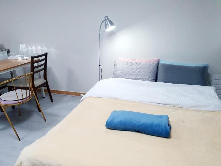 A house with a great view and elevator access Right in front of Hongik Univ Station - B&B Seul