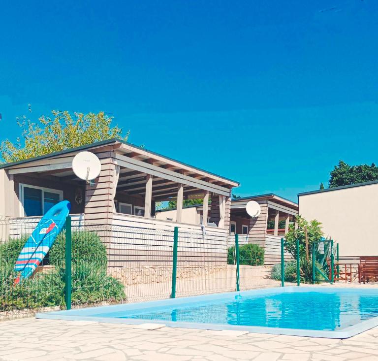 Mobilehome Mali No 2 - Chambres d'hôtes Pakoštane