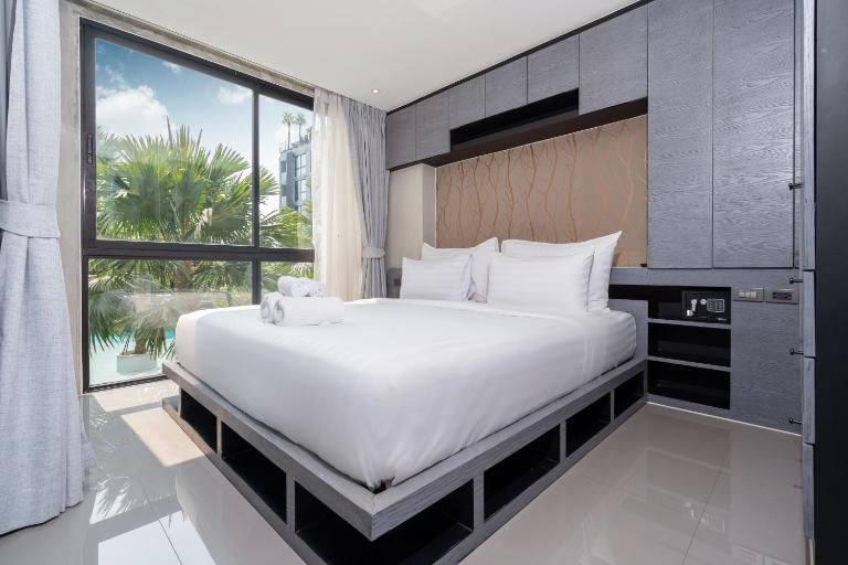 Tropical Pool View 2 BR Apartment CTG B207-8 in Tropics Kamala Residence - Bed and Breakfast Ban Kamala