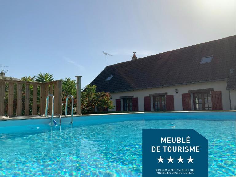 Maison familiale Blois piscine et SPA - B&B Blois