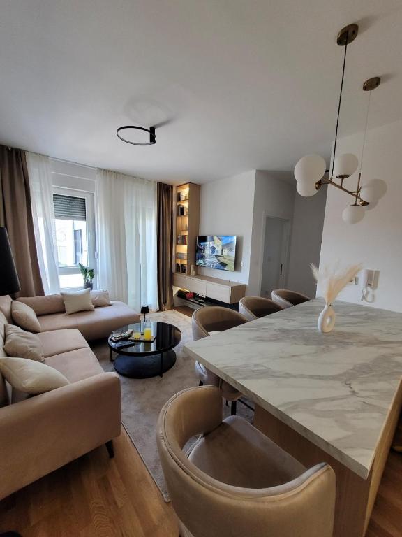 Knezev Park Lux Apartment - Chambres d'hôtes Novi Sad