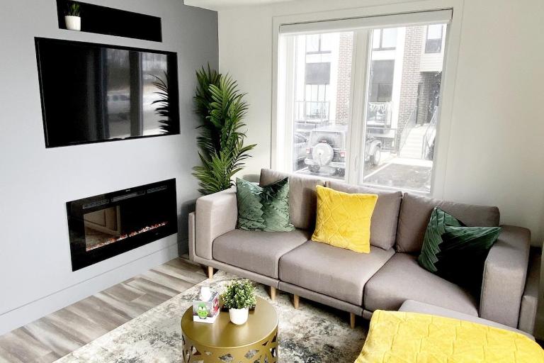 Chic Contemporary 2 bedroom Minutes from the falls - Chambres d'hôtes Chutes Niagara