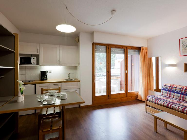 Studio confortable pour 2 avec balcon et WiFi à Brides-les-Bains - FR-1-512-114 - B&B Brides-les-Bains
