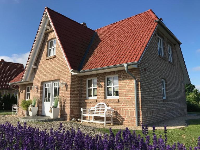 Ferienhaus " Strandhus " an der Ostsee, Sauna, Kamin, Strandkorb, free W-LAN by SEASIDE - Chambres d'hôtes Dassow