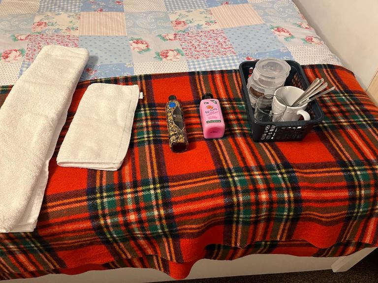 Double room in Canvey island with shared bathroom - B&B Hadleigh