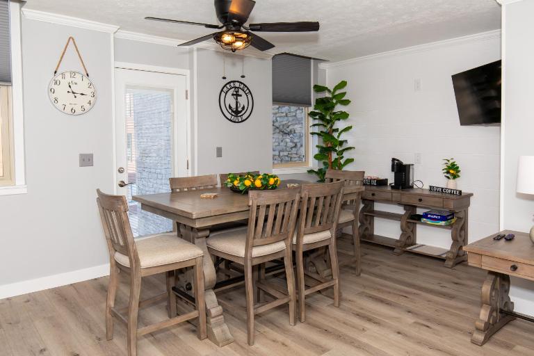 NEW! Remodeled & Upgraded Vacation Apartment - B&B Sandusky