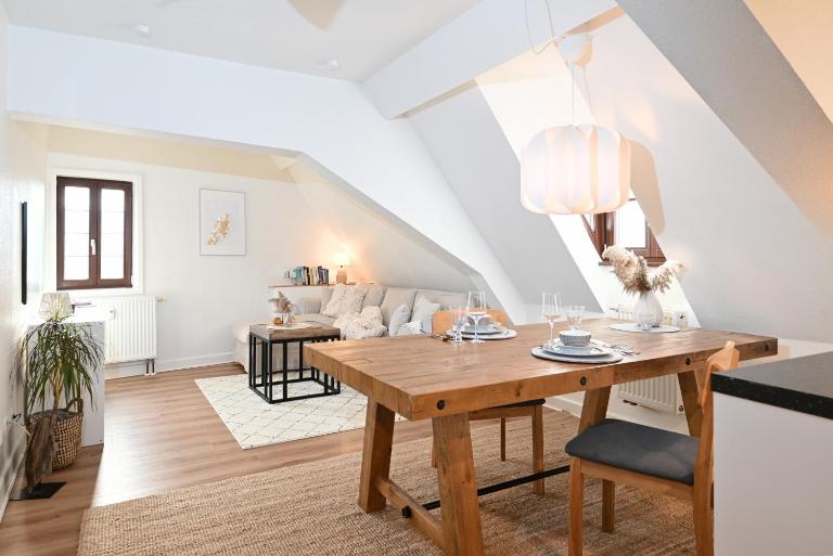 STORCHENNEST - Scandi Style - in der historischen Hinterburg Schlitz - mit Aufzug, Parkplatz & Garten - nahe Fulda und Bad Hersfeld - Ferienwohnung Schlitz