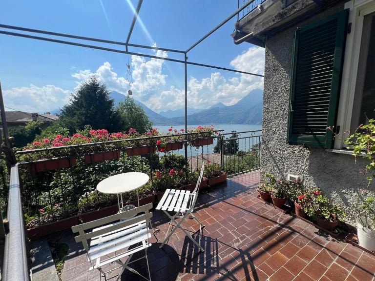 SUNSET HOUSe AIR CON Large Balcony, Unbeatable view and Peace - B&B Perledo