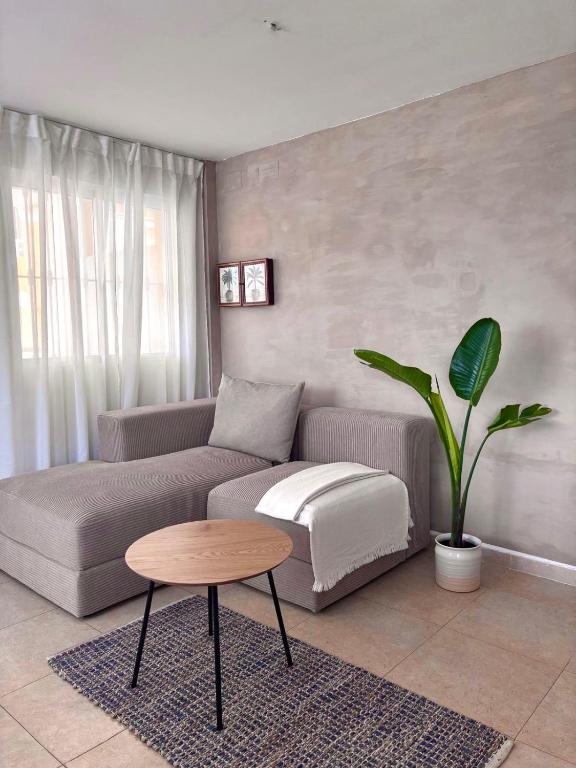 Playa de Miramar - 3 Min Walk to the Beach, Family-Friendly, Near Gandia - B&B Miramar