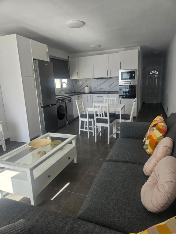 Casa Laura Relax with shared pool - Bed and Breakfast Puerto del Carmen