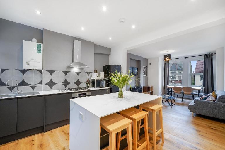 Bright stylish North London retreat - B&B London
