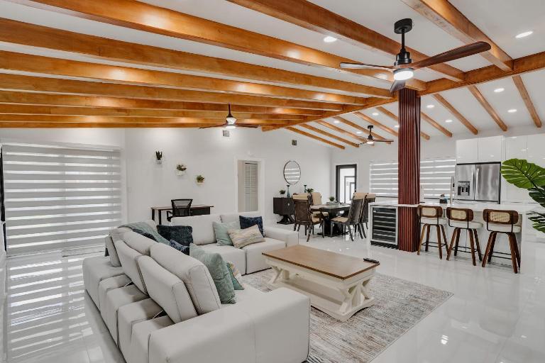 Luxe Haven Near Aventura - Chambres d'hôtes Ives Estates