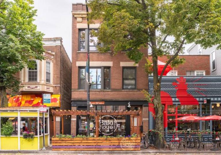 The Roscoe Village Guesthouse - B&B Chicago