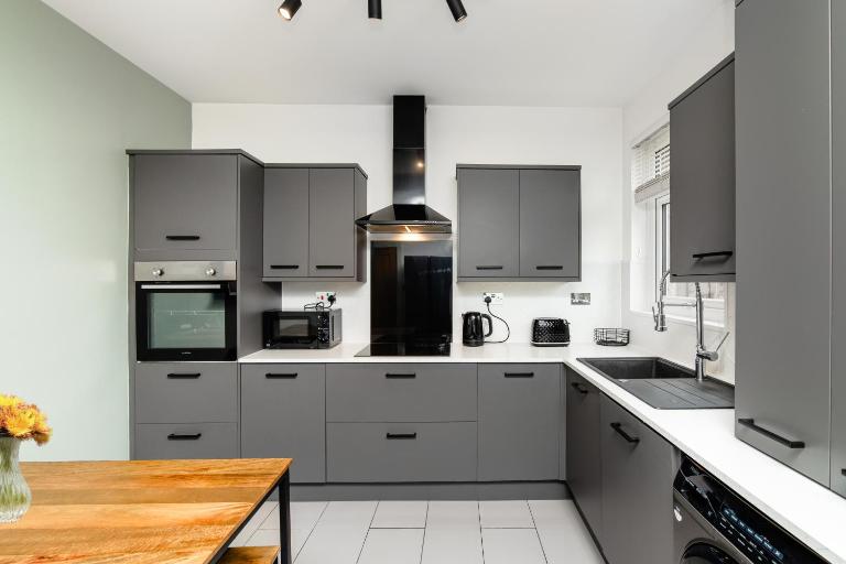 3 Bedroom House-Free Parking-by Vivi Stays - B&B Broxburn