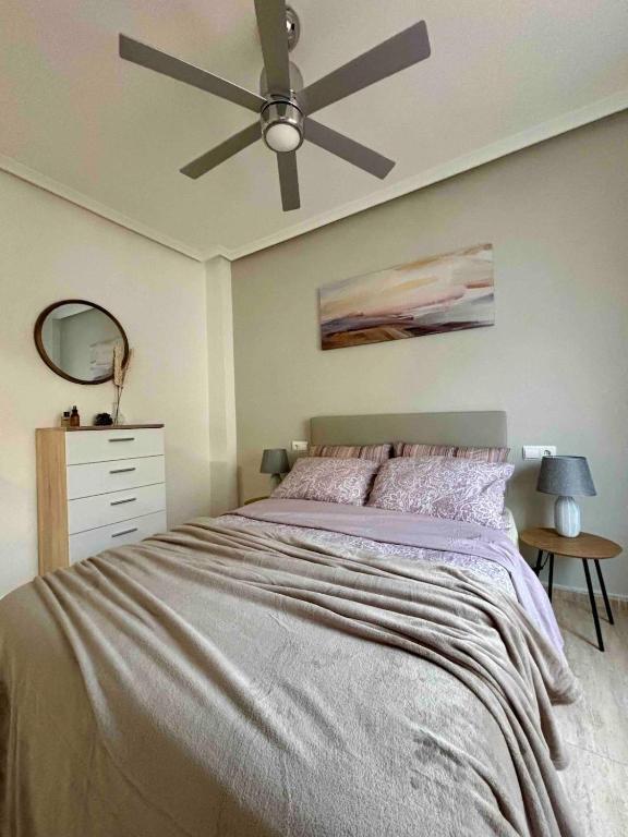 Modern 2-Bedroom Apartment - B&B Torrevieja