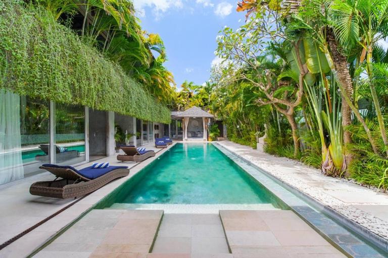 Lavish 5 Bed, Sleeps 10, Butler, Daily Breakfast - B&B Canggu