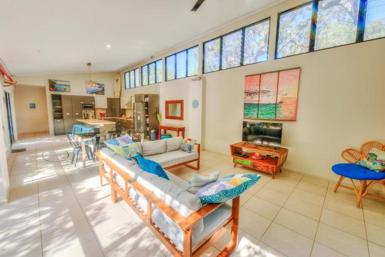 The Sunrise Surfhouse - Sunrise at 1770 - B&B Agnes Water