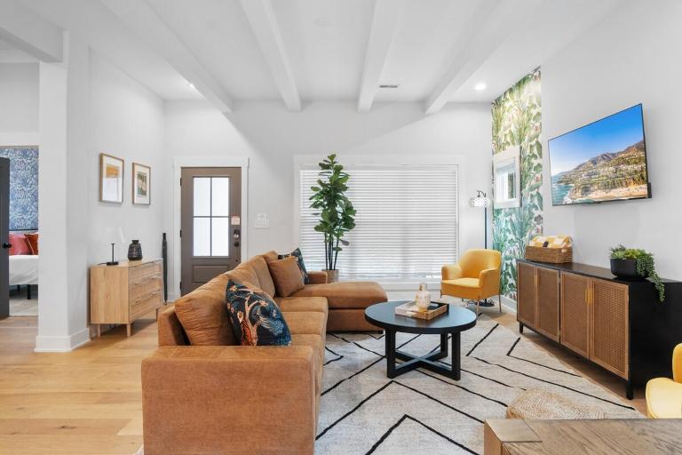 Near BoA Stadium, 5 Bedroom with Games, Backyard - B&B Charlotte
