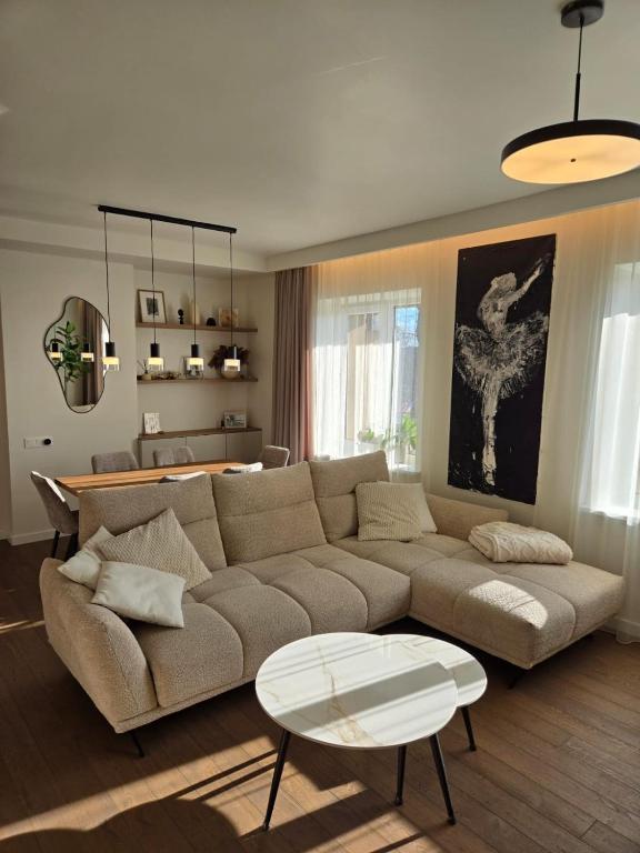 Panoramic balcony 3BD apt with king bed - Bed and Breakfast Kaunas