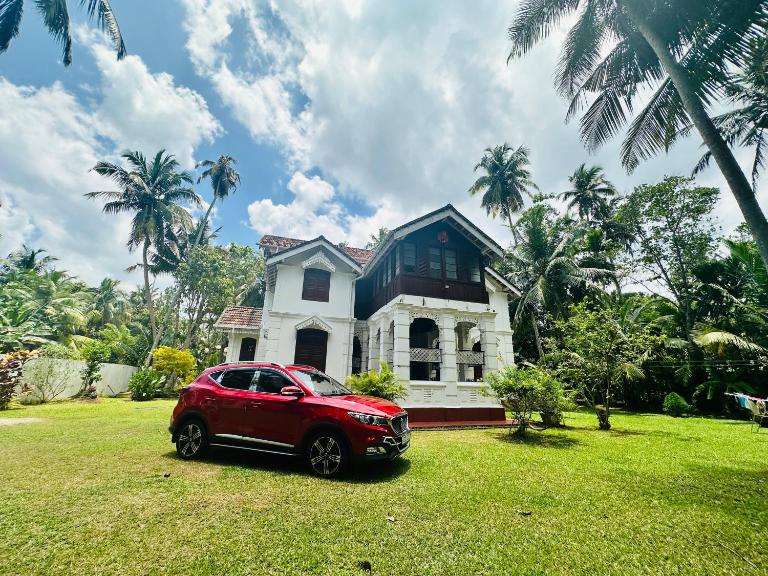 Charlotte's Coral Breeze - A Colonial Seaside Bungalow - B&B Hikkaduwa