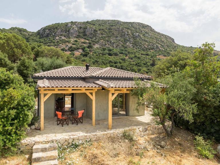 Villa Koukounari at Chionata - B&B Atsoupádes