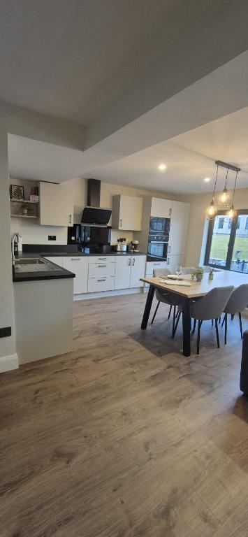 Sleek modern design - 2 bed apartment in Donegal Town - B&B Donegal