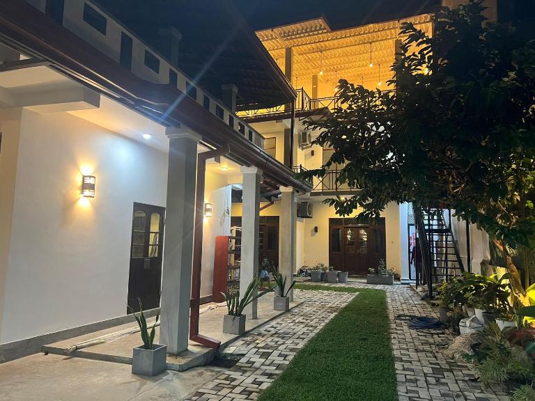 Serenity Villa - B&B Weligama