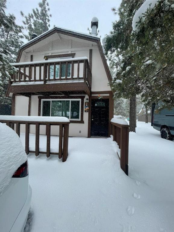 Comfy Modern Big Bear Cabin - Chambres d'hôtes Woodlands