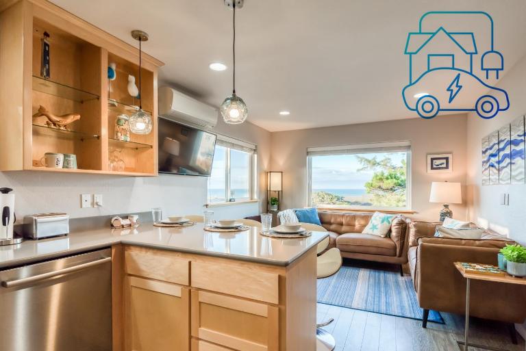 Pacific Peek One - OceanView - EV Charger - Pet OK - Bed and Breakfast Lincoln City