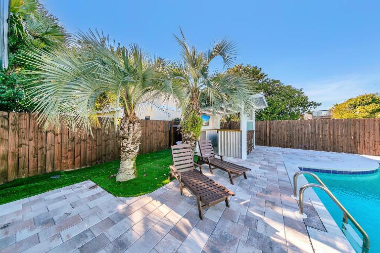 Tiki Palms Paradise by Emerald Coast Retreats - B&B Panama City Beach