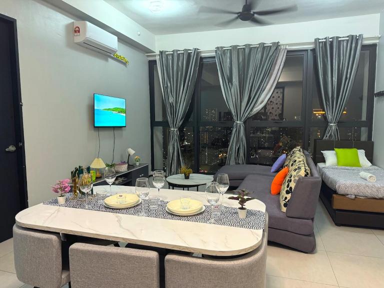 The society Apartment George town 3br 10 pax - Bed and Breakfast George Town