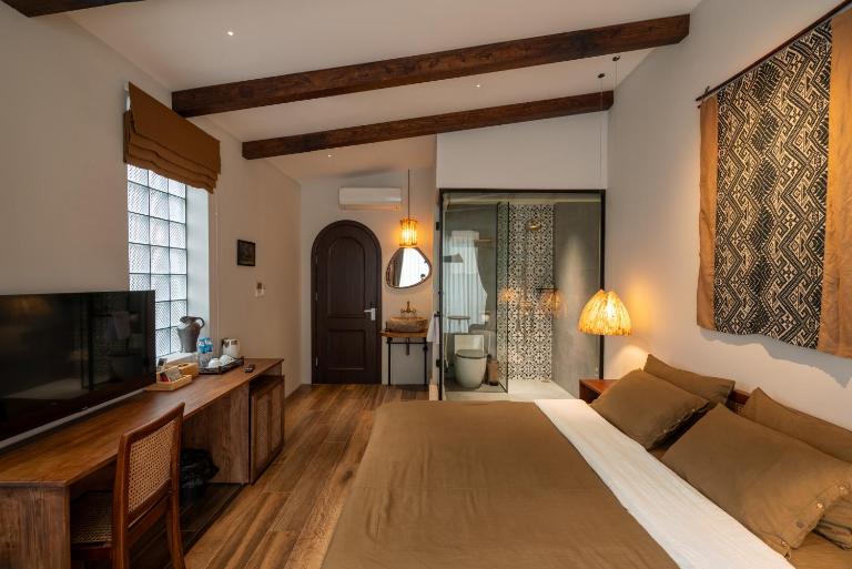 Phen Art House, Artistic Living in the Heart of Old Quarter - B&B Hanoi