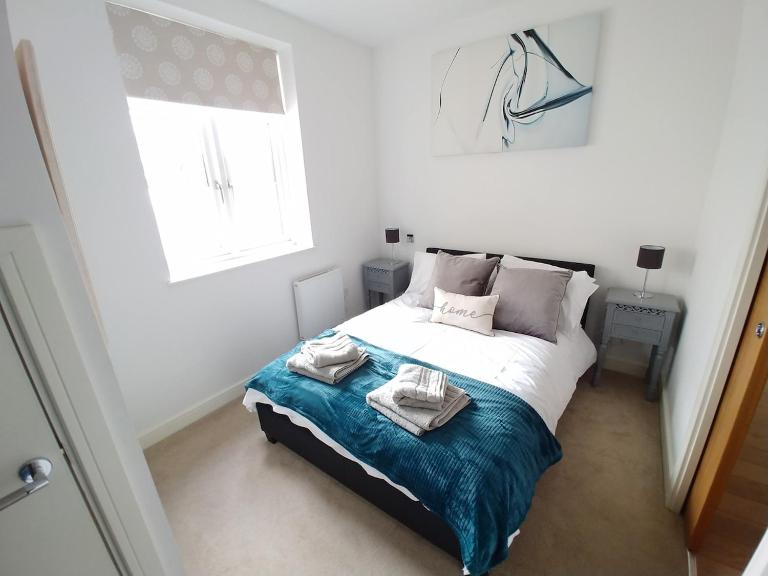 Reigate - Lovely modern serviced apartment by Mobius Property - Bed and Breakfast Reigate