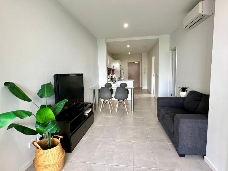 2 Bedroom aparment with Views and parking in Garden City - Ferienwohnung Brisbane
