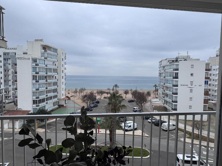 Precioso Apartamento en primera línea de Mar Santa Margarita Roses - B&B Roses