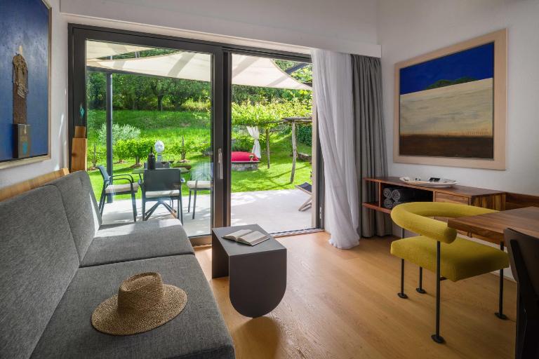 Villa Artes with Free Hot Tub & Sauna - B&B Branik