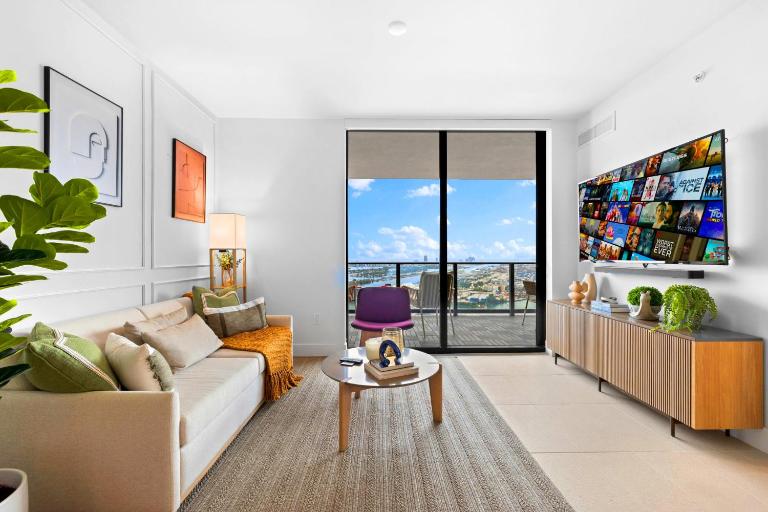 From 43th Floor a Luxury Condo Awaits For You! - Bed and Breakfast Miami