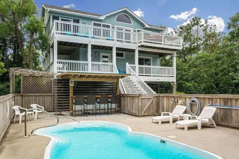 Private Home 5min walk to Beach with Top Deck Spa - Chambres d'hôtes Corolla