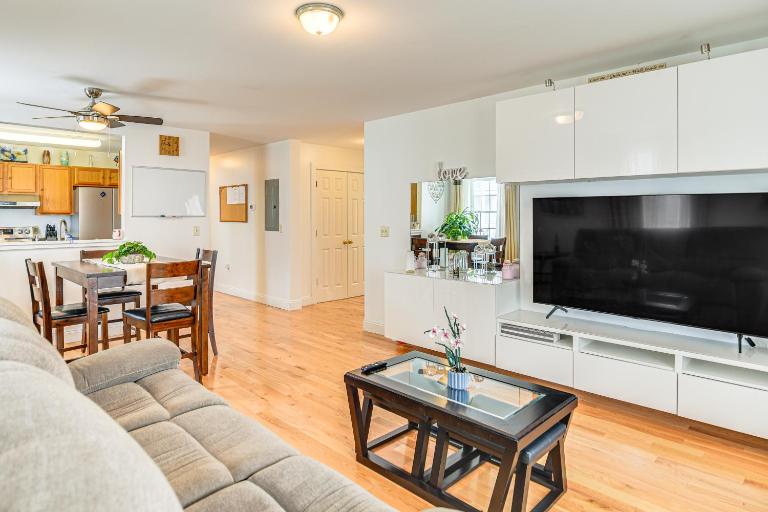 1 Mi to Downtown & Palladium: Worcester Getaway! - B&B Worcester