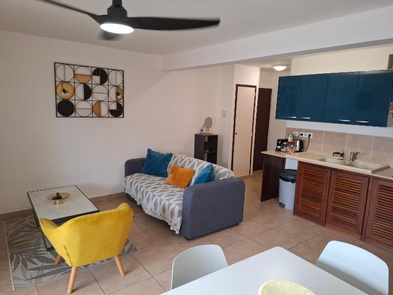 NANA- Appartement B23-Cuisine équipée- WIFI- CLIM-Terrasse - B&B Cayenne