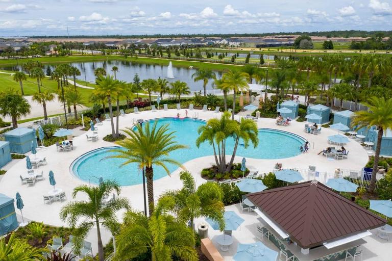 9012 FlowRider Surf Clubhouse Magical Home with game room inside - B&B Kissimmee