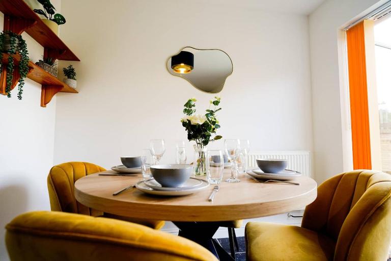 Harvest Way House ShortLets - B&B Witney