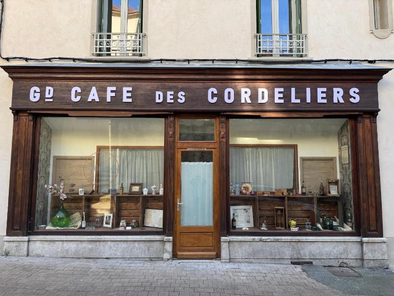 Le Grand Café, centre historique, fibre, ESS, rez-de-chaussée, BedinShop - B&B Romans-sur-Isère