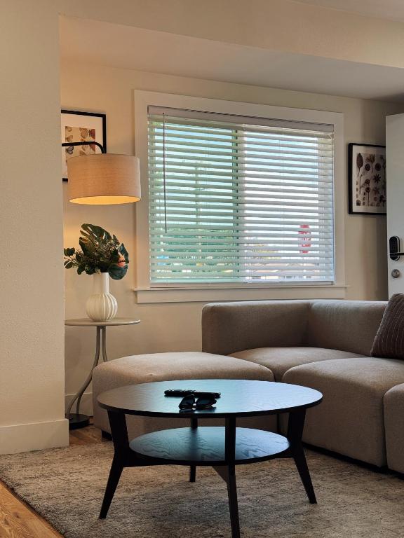 Cozy Private Room A in S Central LA - Bed and Breakfast Los Angeles