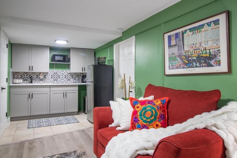 Exceptional & Central, Garden Suite, Top Amenities & Care! - B&B Central Islip