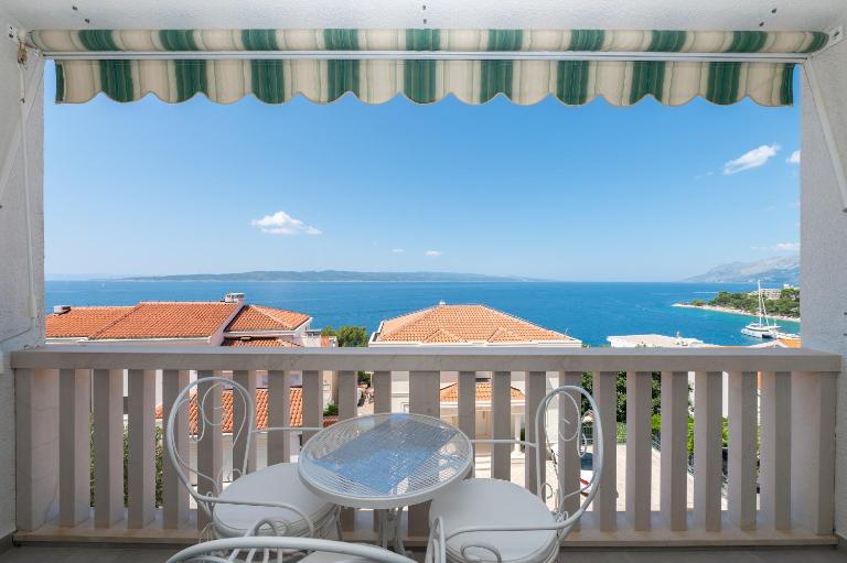 Apartment Vera i Ćiro Novak, sea view and free parking - Chambres d'hôtes Brela