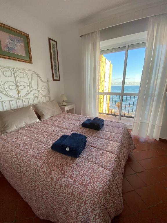 Casa Mily - 3BR - Beach Front - Pool - Best Views - Ferienwohnung Sitio de Calahonda