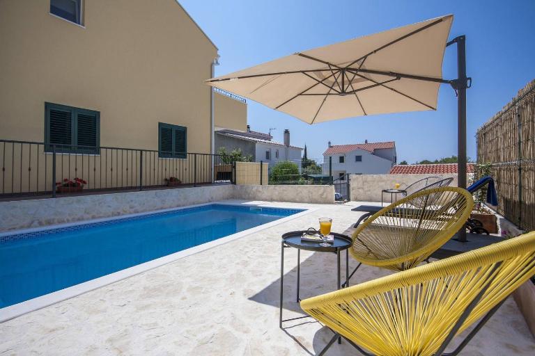 Apartments Tonia - B&B Brodarica