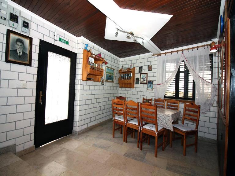 Holiday House Serov - B&B Tisno
